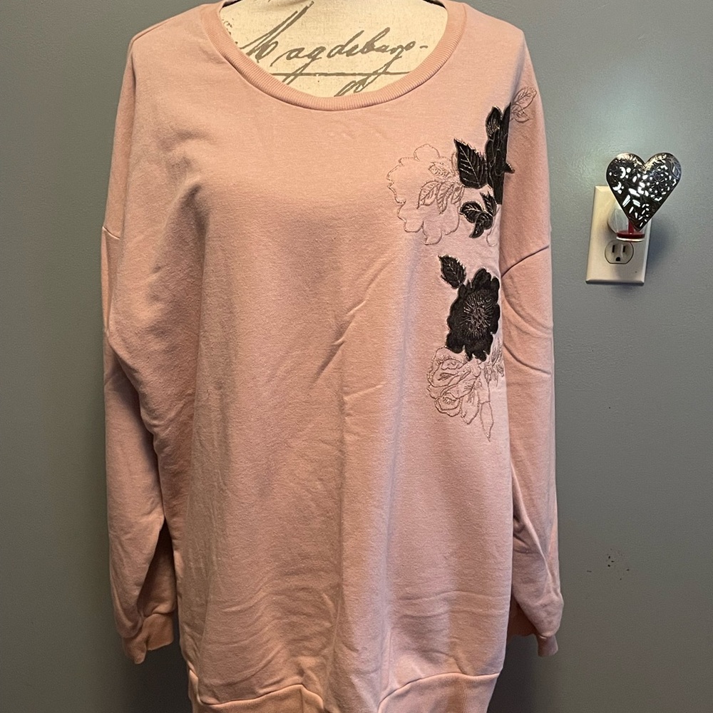 Women’s Apt 9 pale pink sweater / sweatshirt